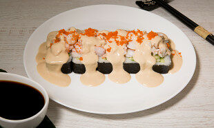 Сливочный ролл с креветкой 10 шт