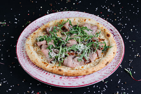 Пицца с ростбифом