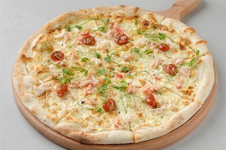 Пицца с крабом и вялеными томатами