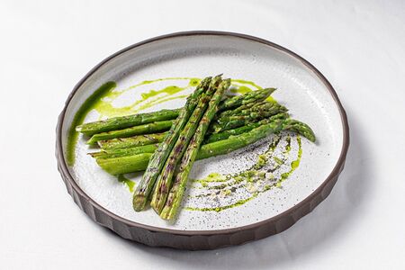 Спаржа на гриле