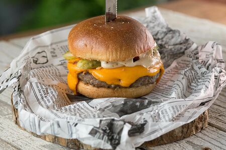 Чизбургер с телятиной и острым перцем