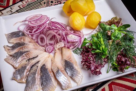 Сельдь с мини-картофелем