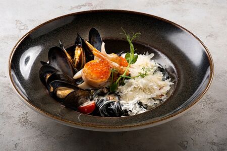 Нери с морепродуктами