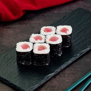 Ролл с тунцом