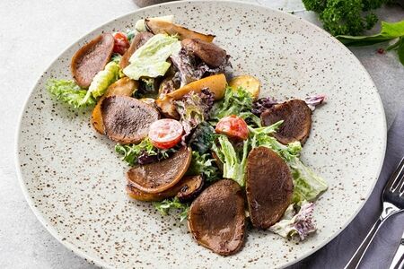 Салат с телячьим языком