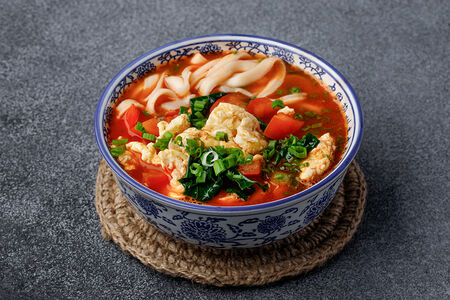 Шаньси рамен с помидором и яйцом