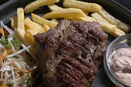 Стейк из cвинoй шеи