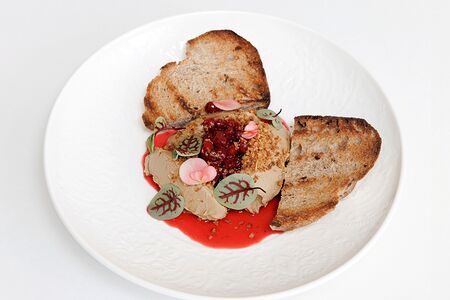 Паштет из куриной печени с красной смородиной