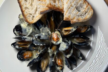 Мидии в соусе блю чиз