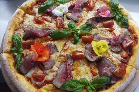 Пицца с ростбифом