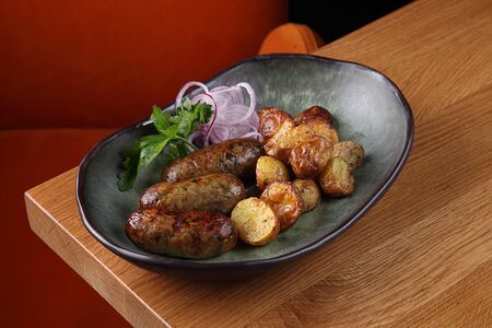 Имеретинские купаты на сковороде и беби-картофель