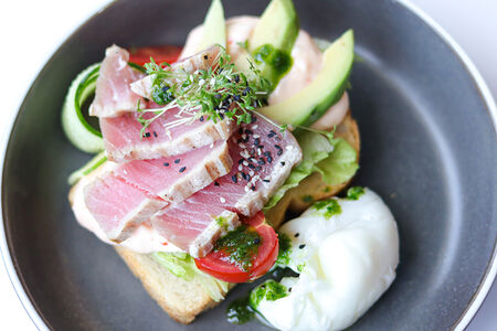 Бриошь с тунцом