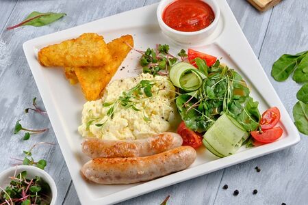 Комбо-завтрак с колбасками