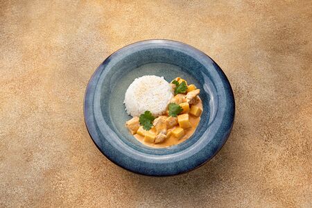 Индейка с ананасом в тайском соусе