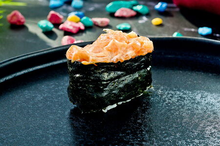 Спайси суши Сяке