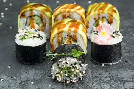 Мини-бикини в авокадо и малыш