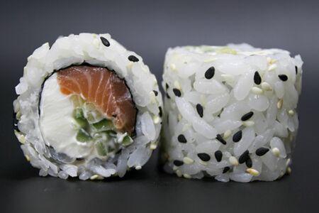 Ролл Острый лосось