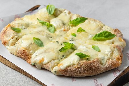 Римская пицца Четыре сыра