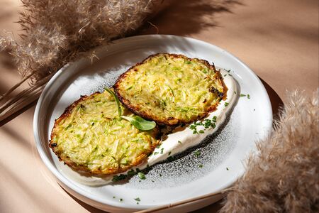 Оладьи из кабачков со сметаной