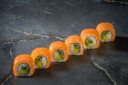 Филадельфия с авокадо и огурцом