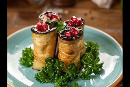 Рулетики из баклажанов с орехами