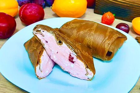 Блинчик кофейный с вишней и сливками