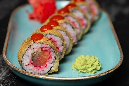 Теплый ролл с лососем и тунцом