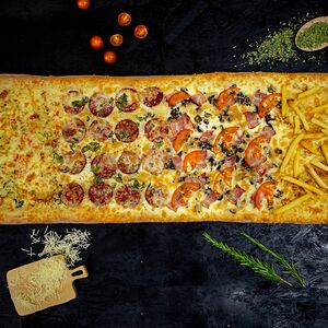 Фирменная Epic pizza метровая