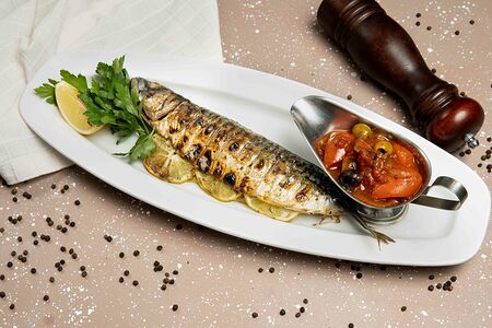 Скумбрия, запеченная на огне