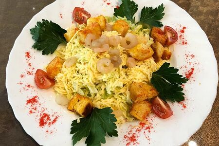 Салат Цезарь с креветками