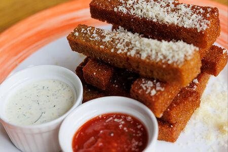 Гренки с пармезаном