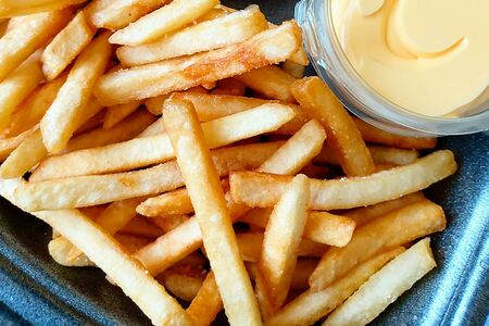Картофель фри и соус