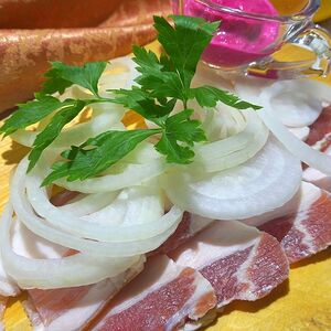 Сало с луком