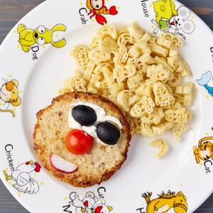 Куриная котлетка и макароны с маслом