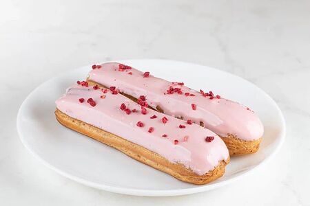 Эклер Классический с малиновым конфи