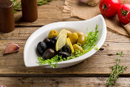 Королевские маслины и оливки