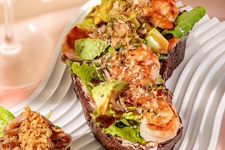 Бутерброд с креветкой