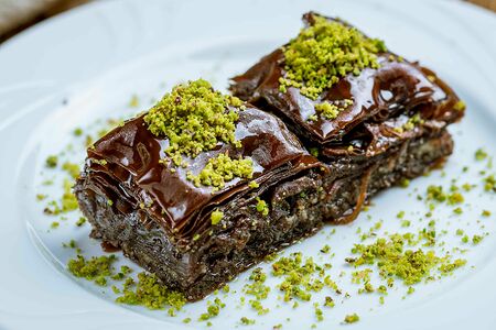Пахлава шоколадная с фисташками