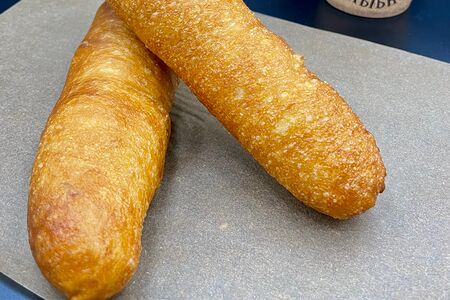 Сосиска в тесте жареная