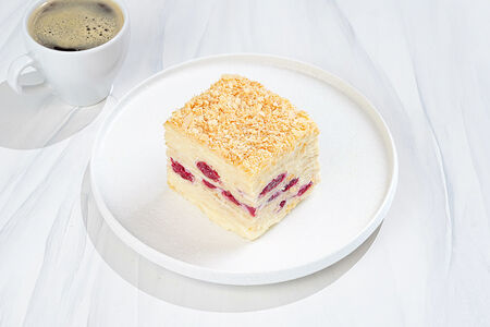 Бакинский слоеный с вишней