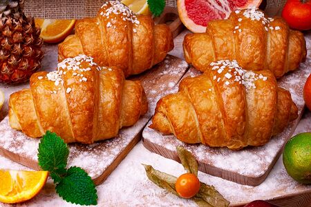 Круассан с лимоном