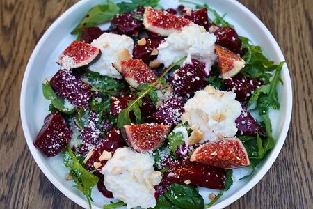 Печеная свекла, страчателла, инжир