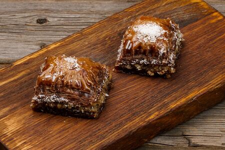 Пахлава шоколадная с грецким орехом