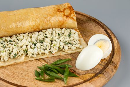 С луком и яйцом