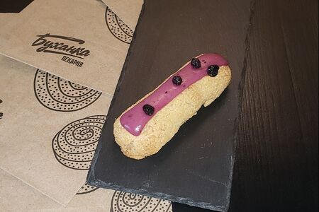 Эклер Черная смородина