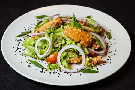 Салат с треской под ореховым соусом