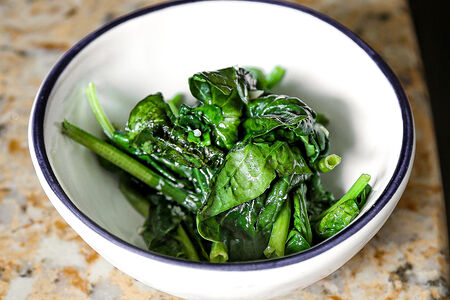 Шпинат с оливковым маслом