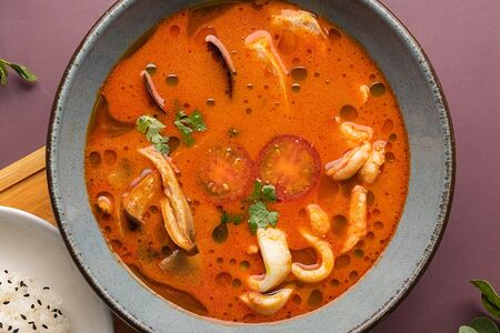 Том ям с морепродуктами