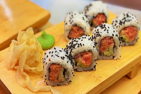 Острый ролл с тунцом