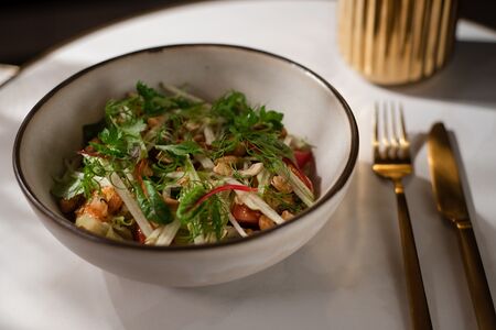 Салат с тигровыми креветками